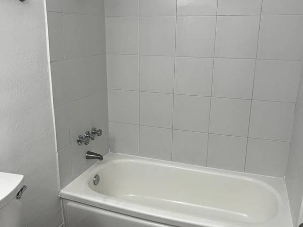 1BR/1BA Apartment on S E St · Santa Rosa photo 5