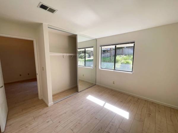 2BR/2BA Condo on Picadilly Ct · San Rafael photo 3