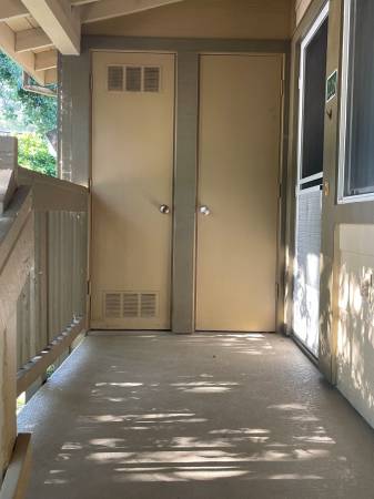 2BR/1BA Apartment on S Land Park Drive · Sacramento photo 4