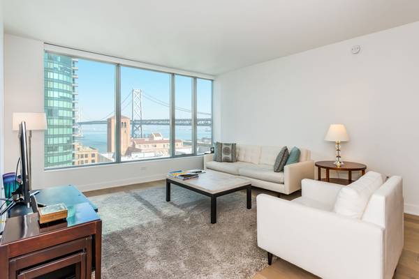 2BR/2BA Condo on Main Street · San Francisco photo 2