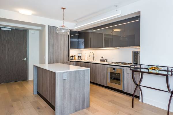 2BR/2BA Condo on Main Street · San Francisco photo 4