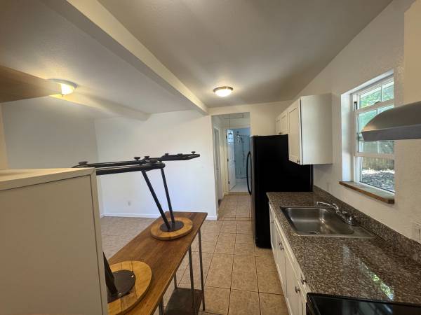 1528 Alcatraz Ave, Berkeley (Apartment) photo 3