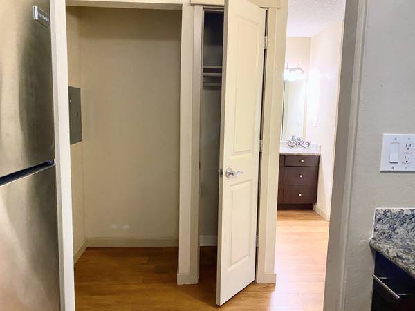 Apartments on Creekside Drive · Walnut Creek photo 3