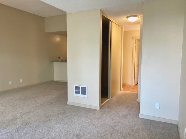 Apartments on Creekside Drive · Walnut Creek photo 4