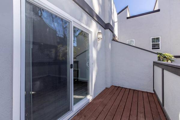 Beautiful Upgraded Townhome: 1,676 Sqft, 2-car Garage + Iron Horse Trail Access photo 5