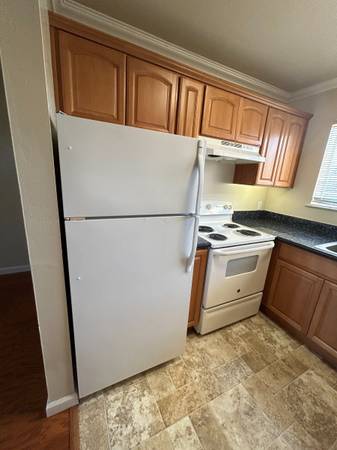 Apartments on Creekside Dr · Walnut Creek photo 5