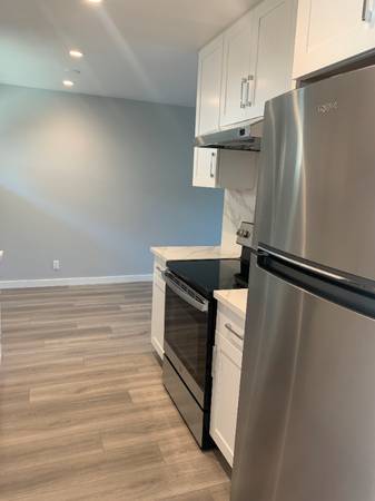 1BR/1BA Apartment on Palos Verdes Dr · San Mateo photo 3
