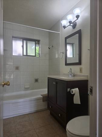 2BR/1BA Apartment · Martinez photo 3