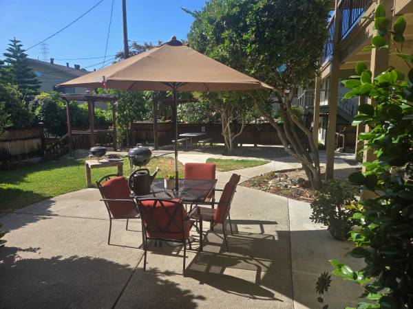 2BR/1BA Apartment · Martinez photo 4