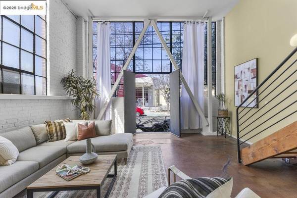 4th Ave Oakland Apartment photo 2