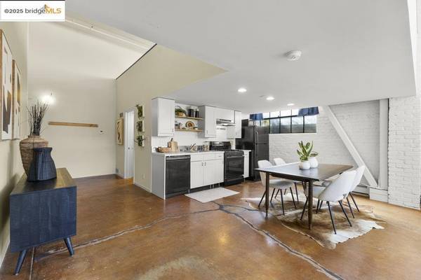 4th Ave Oakland Apartment photo 4