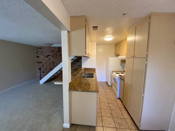 2BR/1BA Condo on Roca Ct · Santa Rosa photo 3