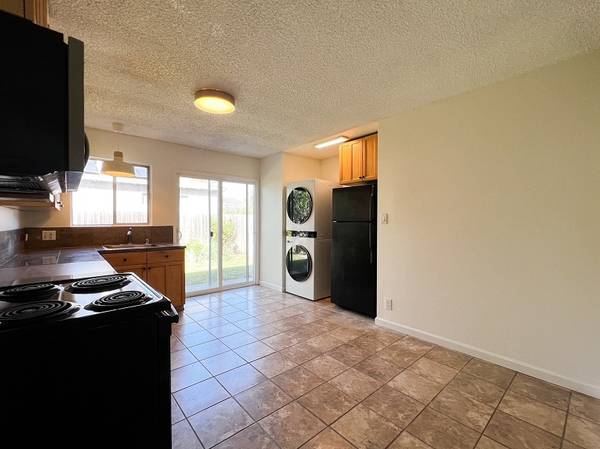 2BR/1BA Single Family House on Vallejo Street · Napa photo 5