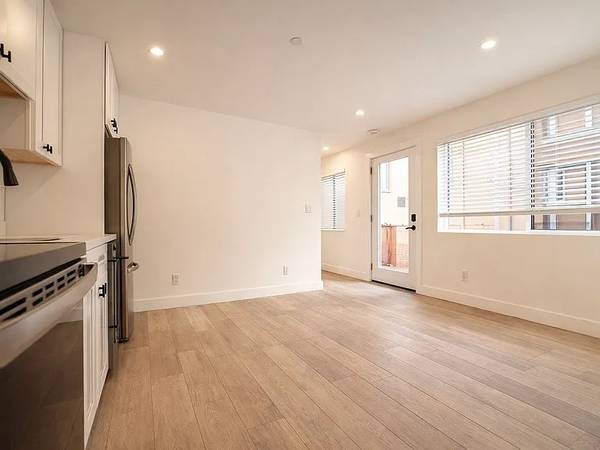 1803 Oxford St photo 5