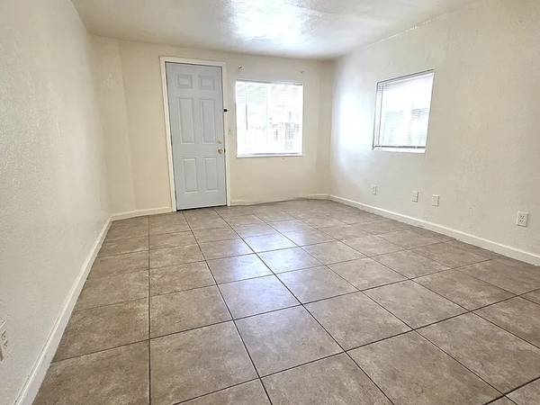1BR/1BA Duplex on 165th Ave · San Leandro photo 3
