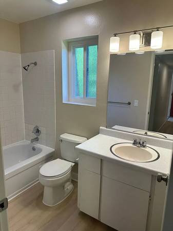 2BR/1BA Apartment on Yulupa Ave · Santa Rosa photo 2