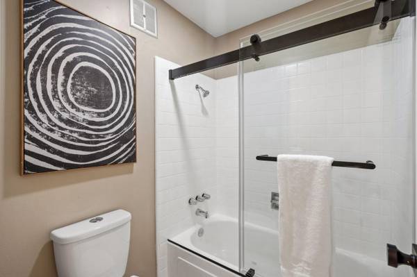 1BR/1BA Condo on Sharon Park Dr · Menlo Park photo 3