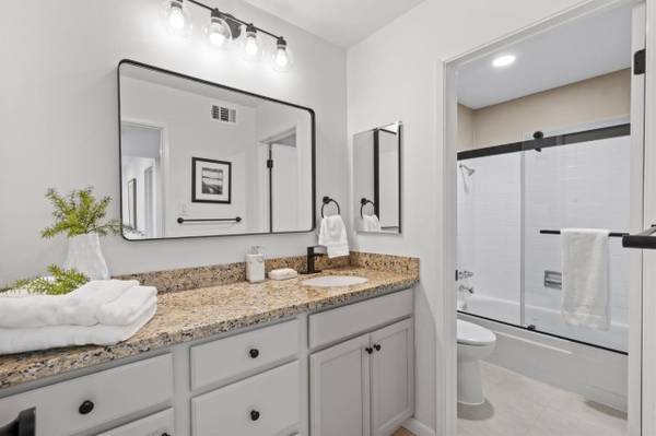 1BR/1BA Condo on Sharon Park Dr · Menlo Park photo 5