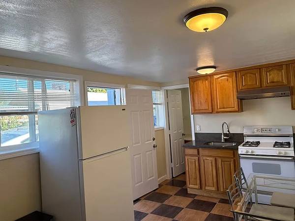 Newly Renovated 1 Bedroom Apartment photo 5
