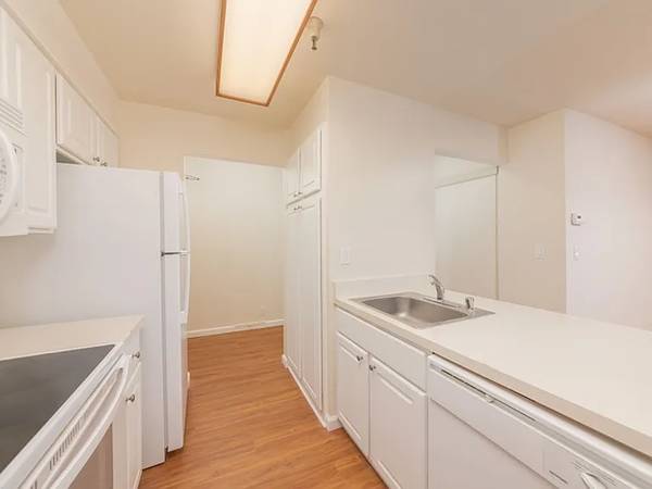 1BR/1BA Apartment on Boulevard Way · Walnut Creek photo 4