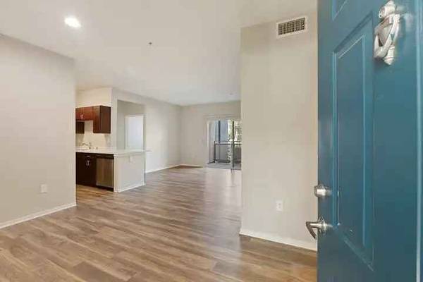 Apartments on N 7th St · San Jose photo 3