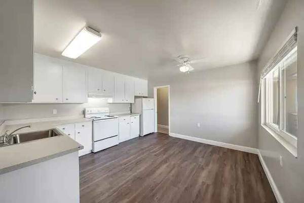 Garden Court Apartments photo 3
