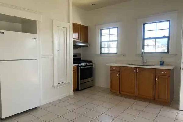 3BR/2BA Apartment on International Blvd · Oakland photo 2
