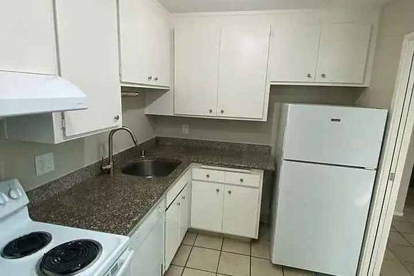373 Staten Ave photo 2