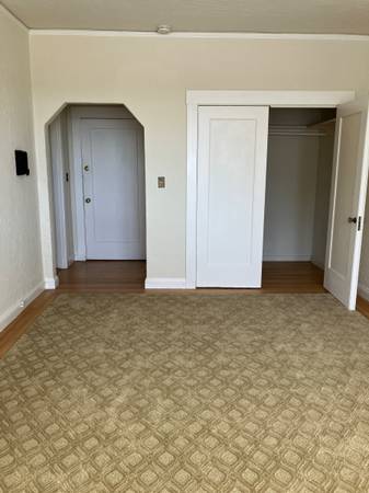 0BR/1BA Apartment · Oakland photo 4