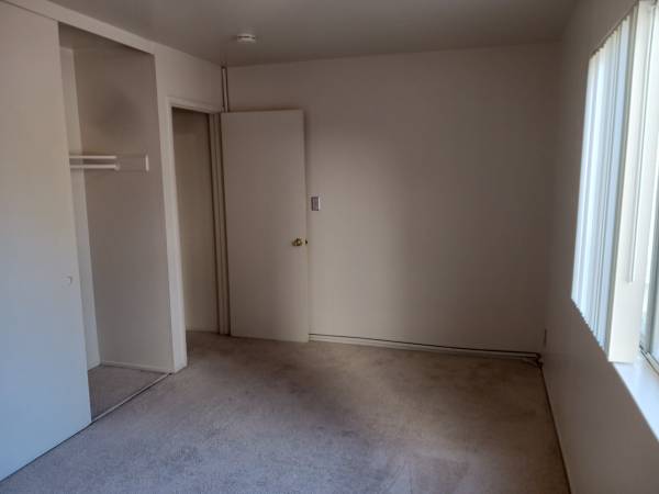 2BR/1BA Apartment · Oakland photo 4