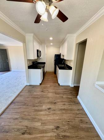 2BR/2BA Apartment on Enfrente Rd - 16 · Novato photo 2