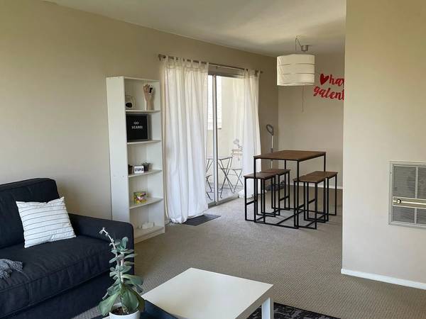 2BR/1BA Apartment on Warring St · Berkeley photo 5