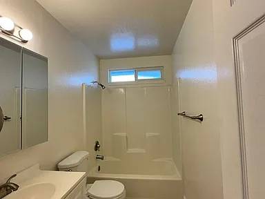 2BR/1BA Apartment on Stoney Ct · Gilroy photo 4
