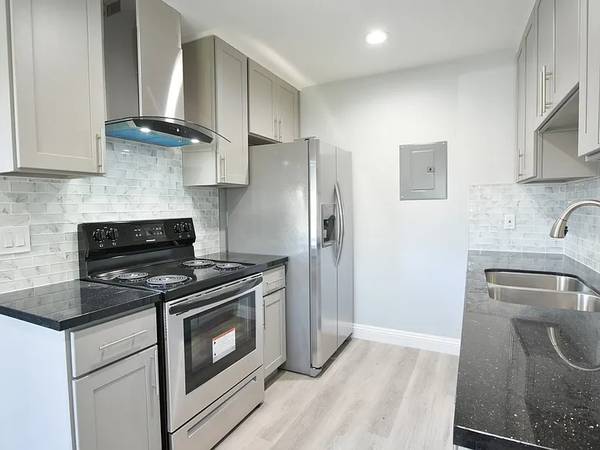 Hamilton Plaza Apartments photo 3