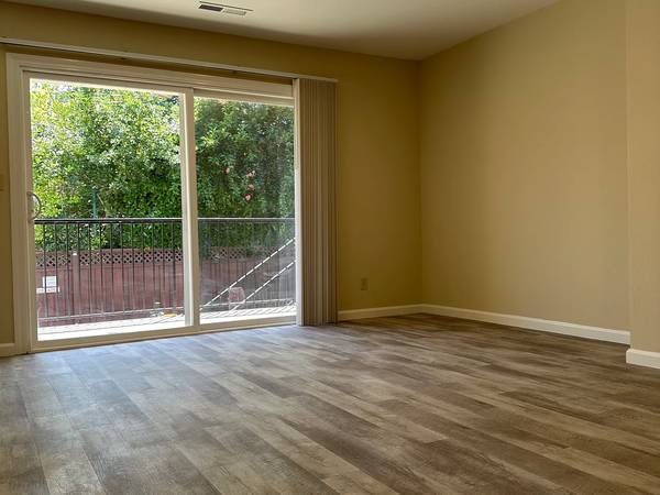 2BR/1BA Apartment on College Ave · Palo Alto photo 3