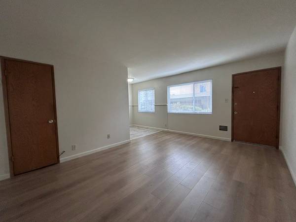 939 Lexington photo 4