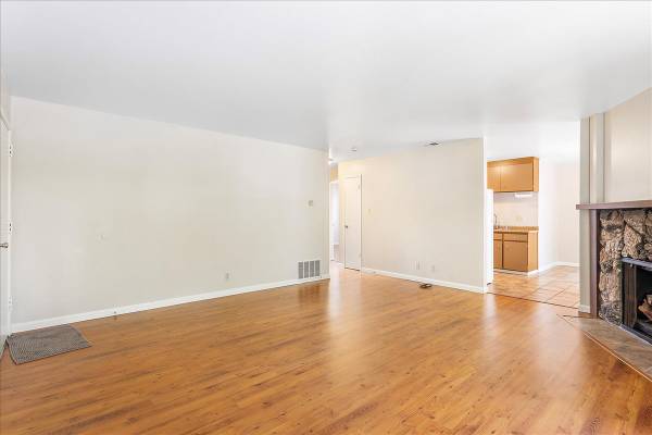 2BR/2BA Apartment on San Antonio Ave · Alameda photo 4