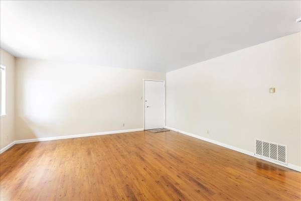2BR/2BA Apartment on San Antonio Ave · Alameda photo 5