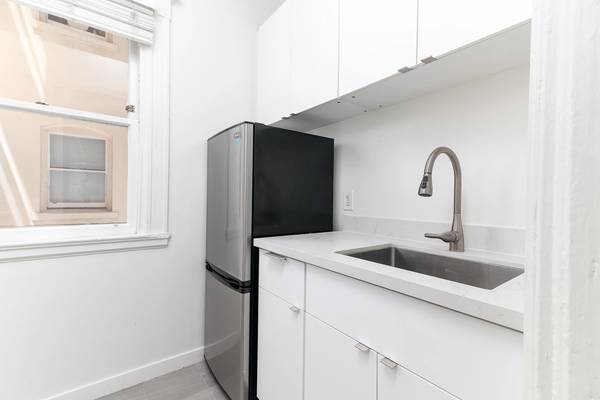 815 OFarrell photo 4