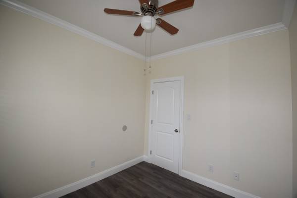Los Robles Apartments photo 4