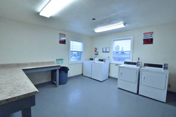 Los Robles Apartments photo 5