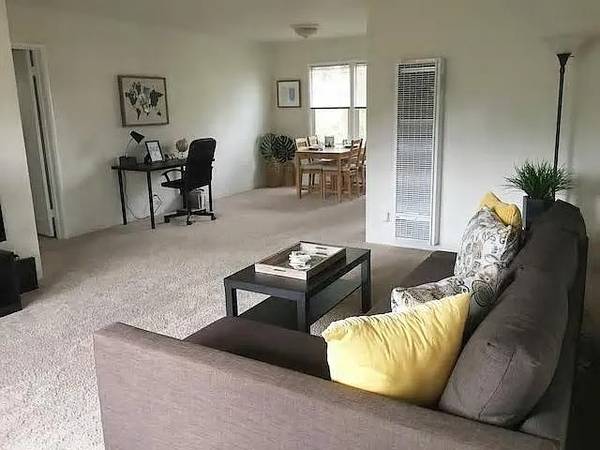 2BR/1BA Single Family House on Oak Ln · Menlo Park photo 5