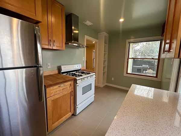 1BR/1BA Duplex on Kains Ave · Albany photo 5