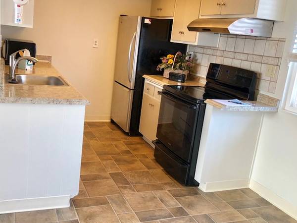 2BR/1BA Apartment on Quebec Avenue · San Leandro photo 4