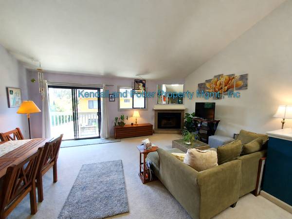 1BR/1BA Duplex on Cardinal Lane · Santa Cruz photo 5