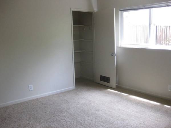 2BR/1BA Apartment on Henry St · Berkeley photo 3