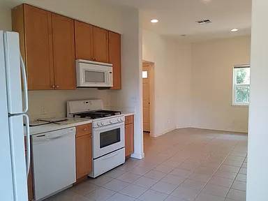 2BR/3BA Townhouse on High St · Palo Alto photo 4