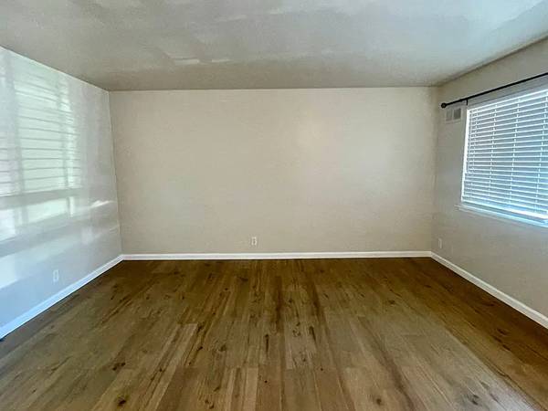 2BR/1BA Other on Bancroft Ave · Oakland photo 4