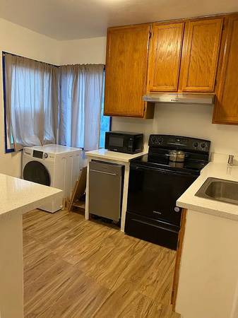 2BR/2BA Apartment on University Ave · Berkeley photo 3