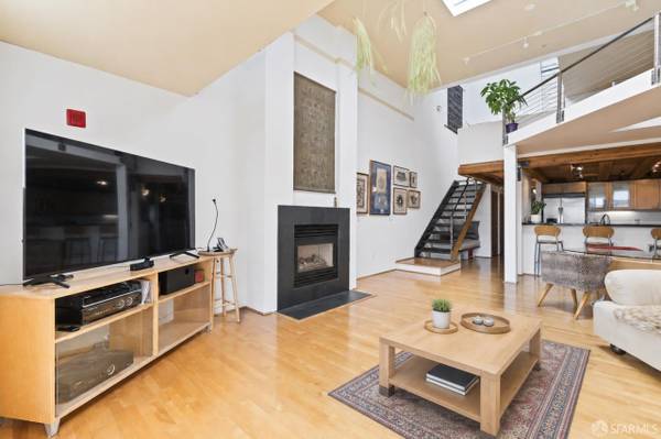Sun Drenched Mission Loft! Top Floor/penthouse Unit! 1bd/2ba! 1,202 Sqft! Parking! Laundry! Storage! 2 Private Decks! Progressive photo 4